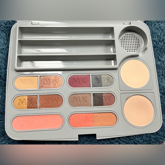 GUC Mary Kay Signature Refillable Compact Set (1 large FILLED & 1 medium EMPTY) - Picture 10 of 11